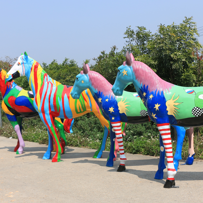 玻璃鋼彩繪馬雕塑，公園擺件 (2)