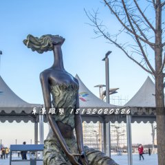 仰望藍(lán)天的少女銅雕，公園景觀雕塑