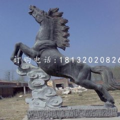 馬踏祥云石雕，青石馬雕塑