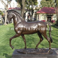 走路的馬銅雕，公園動物銅雕